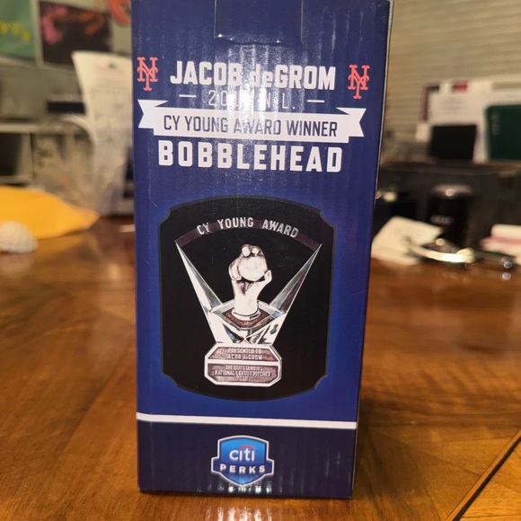 JACOB DEGROM 2018 NL CY YOUNG AWARD WINNER BOBBLEHEAD - Picture 6 of 8